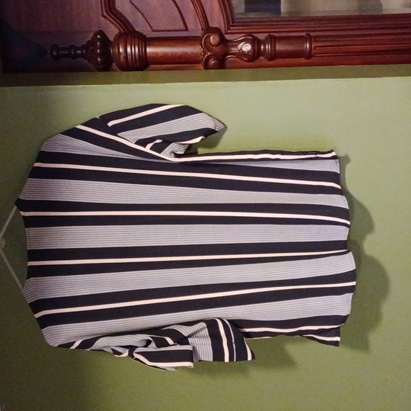 Worthington Blouse - Picture 2 of 8